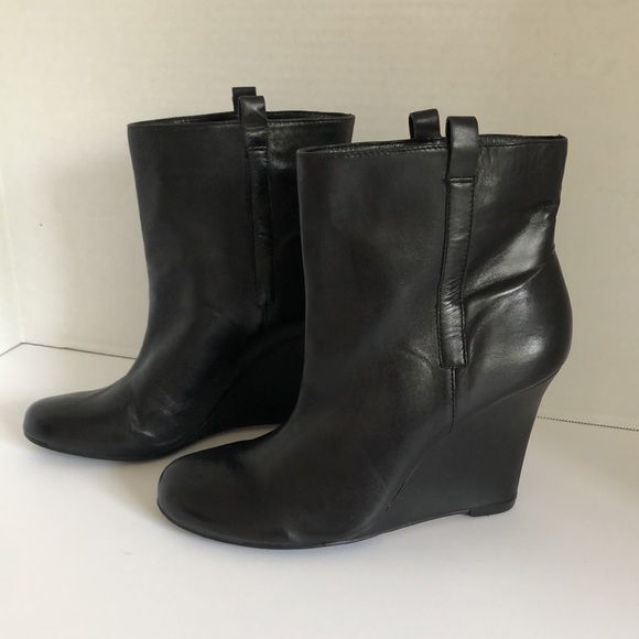 Vince Camuto Wedge Bottie - Picture 3 of 13